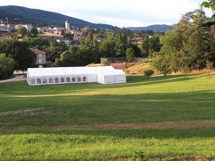 Location tentes de réception Auvergne-Rhône-Alpes